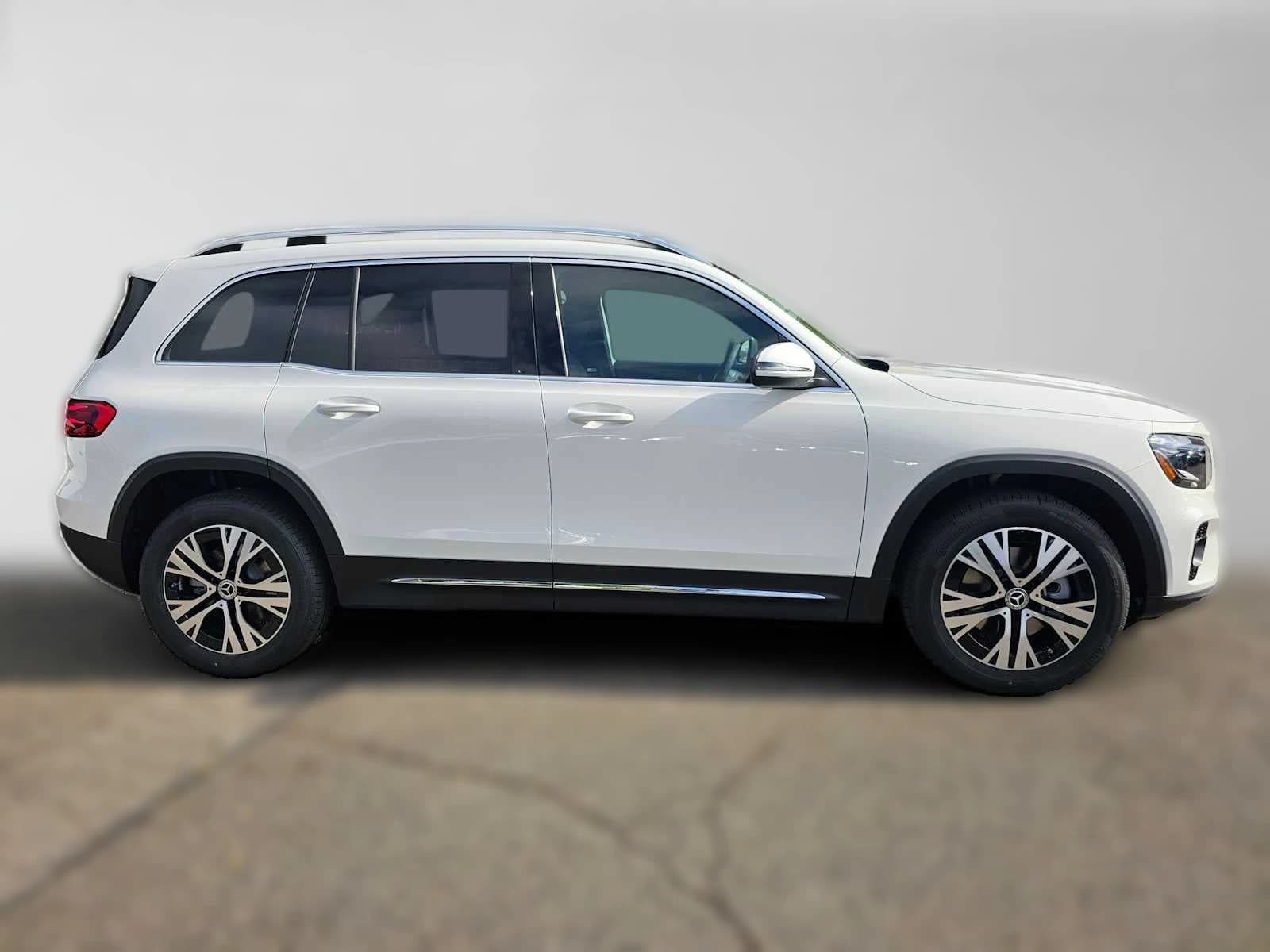 Mercedes-Benz GLB GLB 250 SUV 2026 — side view