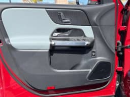 Mercedes-Benz GLB GLB 250 SUV 2026 — side view