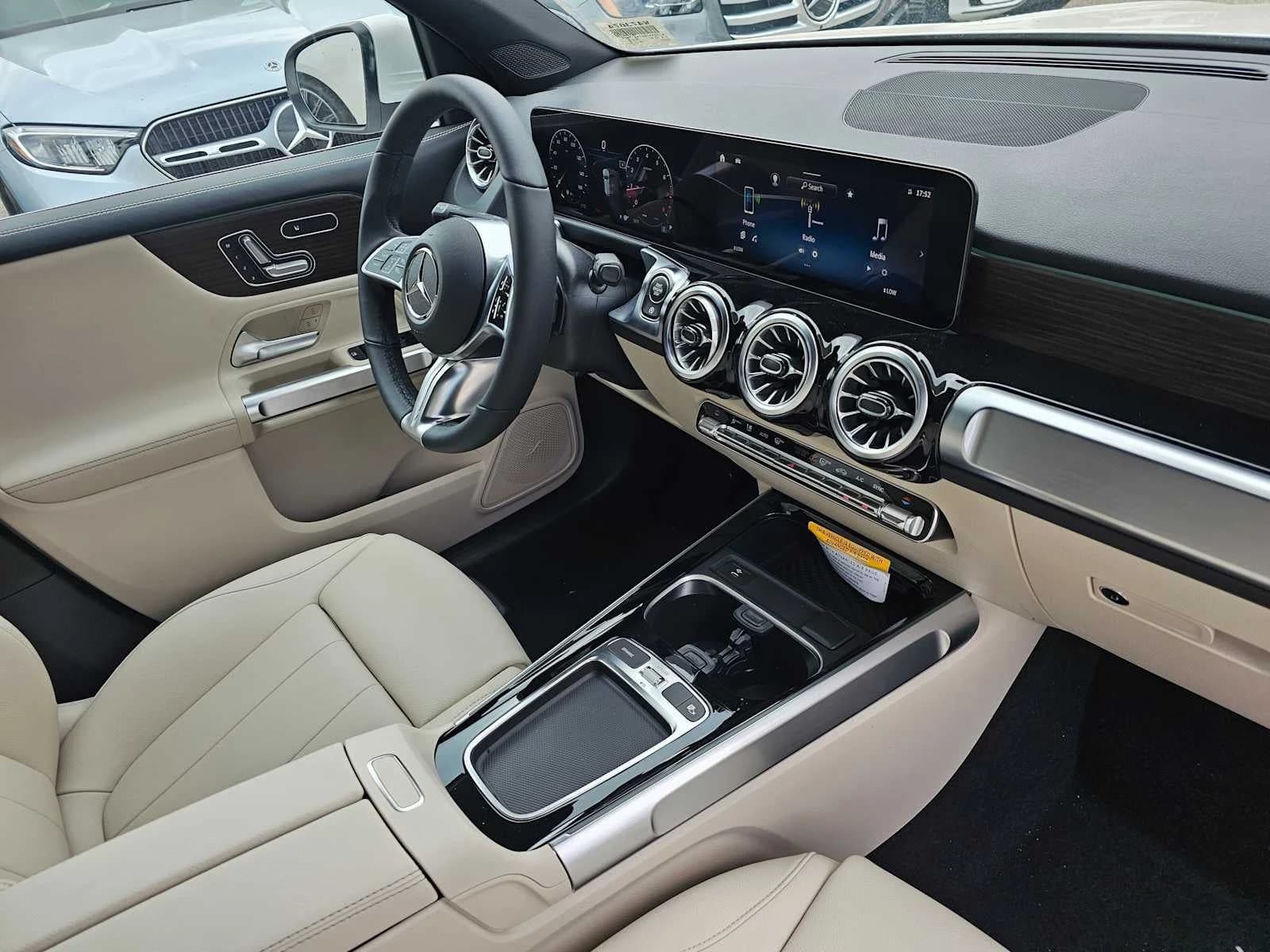 Mercedes-Benz GLB GLB 250 SUV 2026 — side view