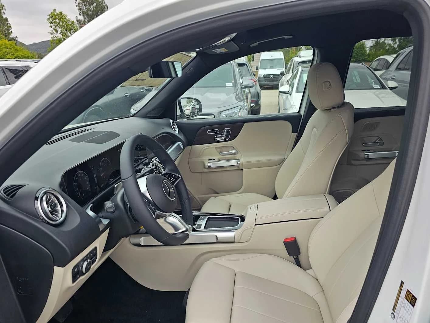 Mercedes-Benz GLB GLB 250 SUV 2026 — side view