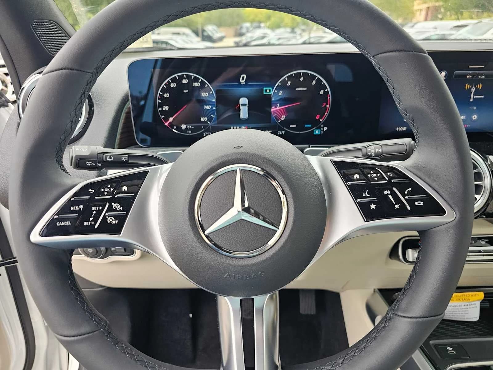 Mercedes-Benz GLB GLB 250 SUV 2026 — side view