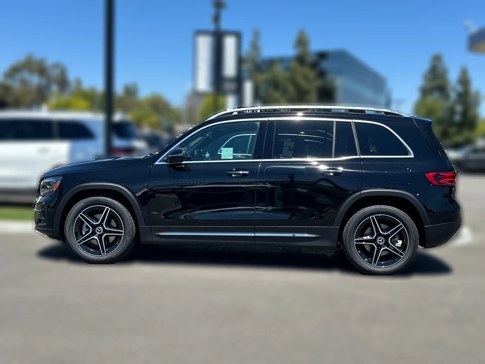 Mercedes-Benz GLB GLB 250 SUV 2026 — side view