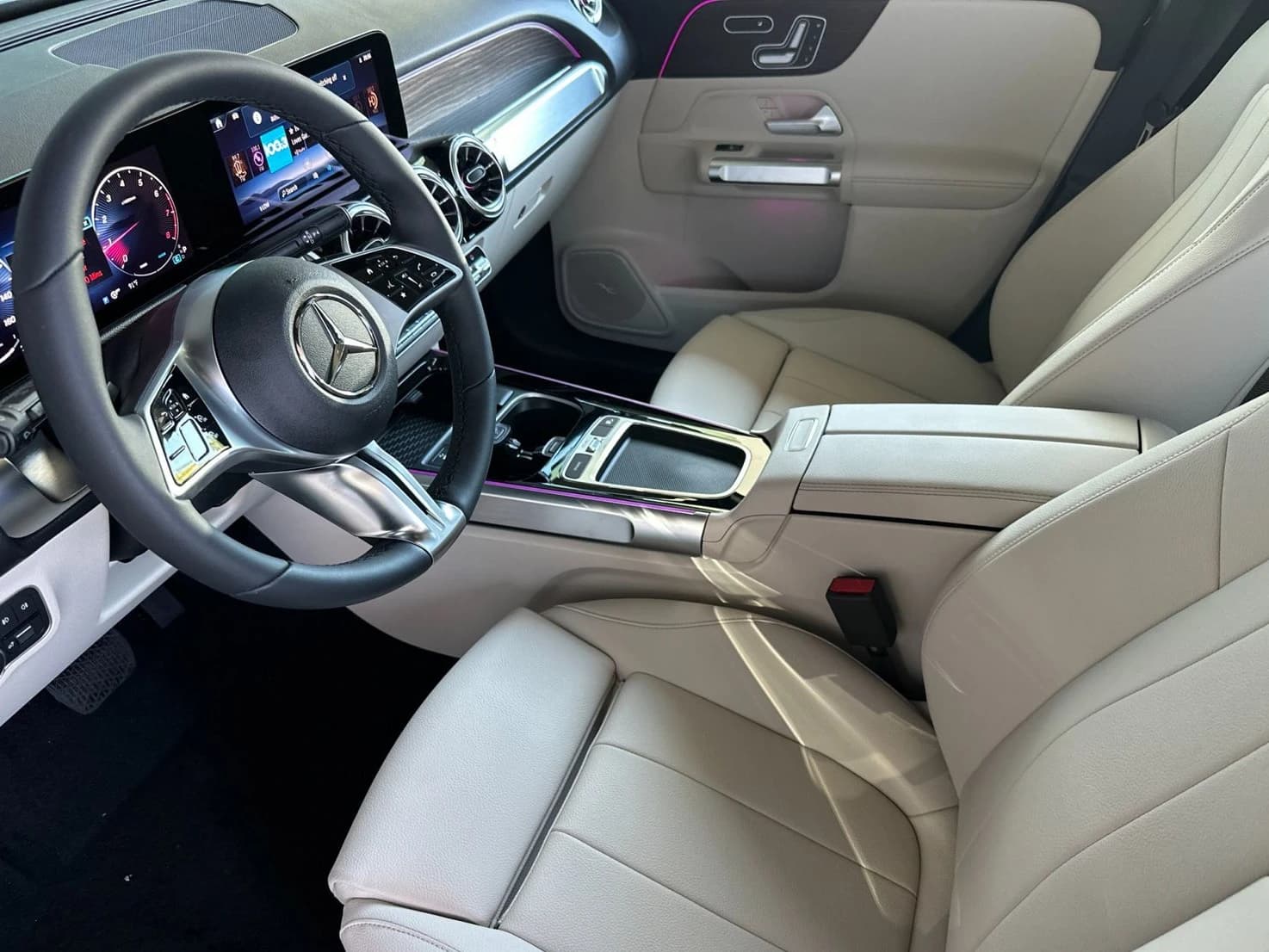 Mercedes-Benz GLB GLB 250 SUV 2026 — side view