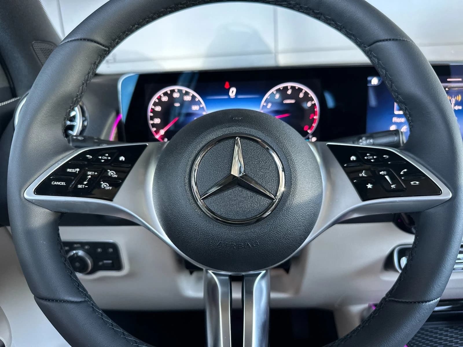 Mercedes-Benz GLB GLB 250 SUV 2026 — side view