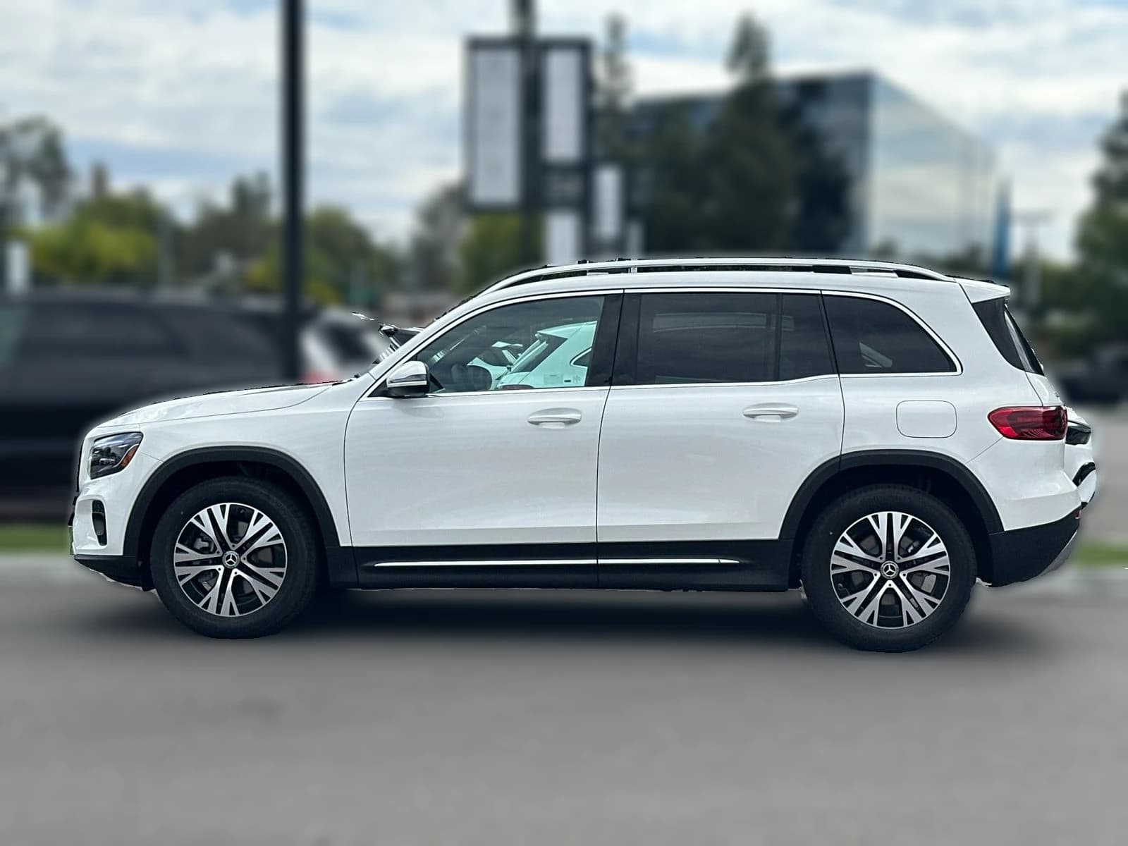Mercedes-Benz GLB GLB 250 SUV 2026 — side view