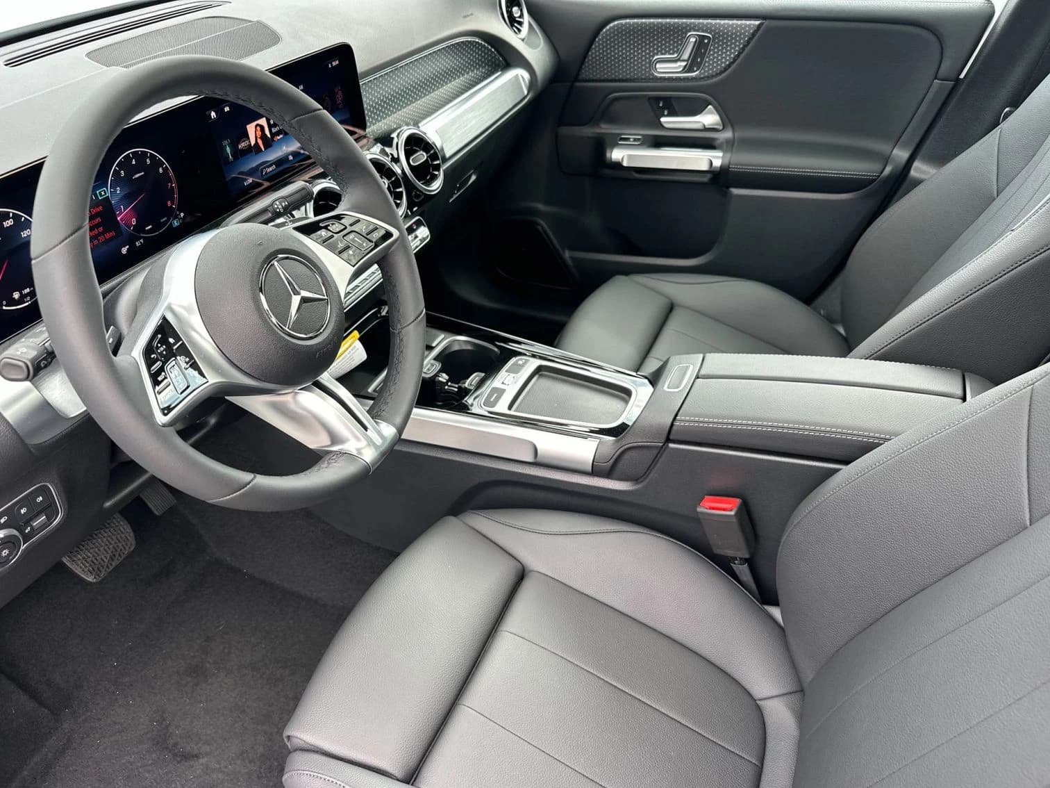 Mercedes-Benz GLB GLB 250 SUV 2026 — side view