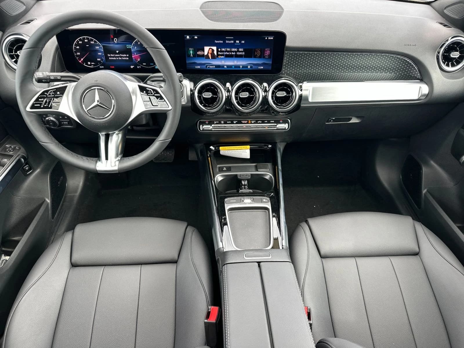Mercedes-Benz GLB GLB 250 SUV 2026 — side view