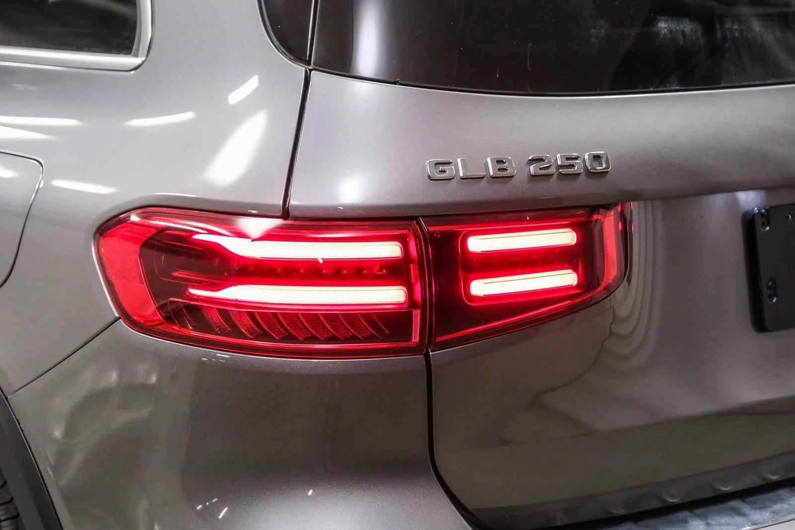 Mercedes-Benz GLB GLB 250 SUV 2026 — side view