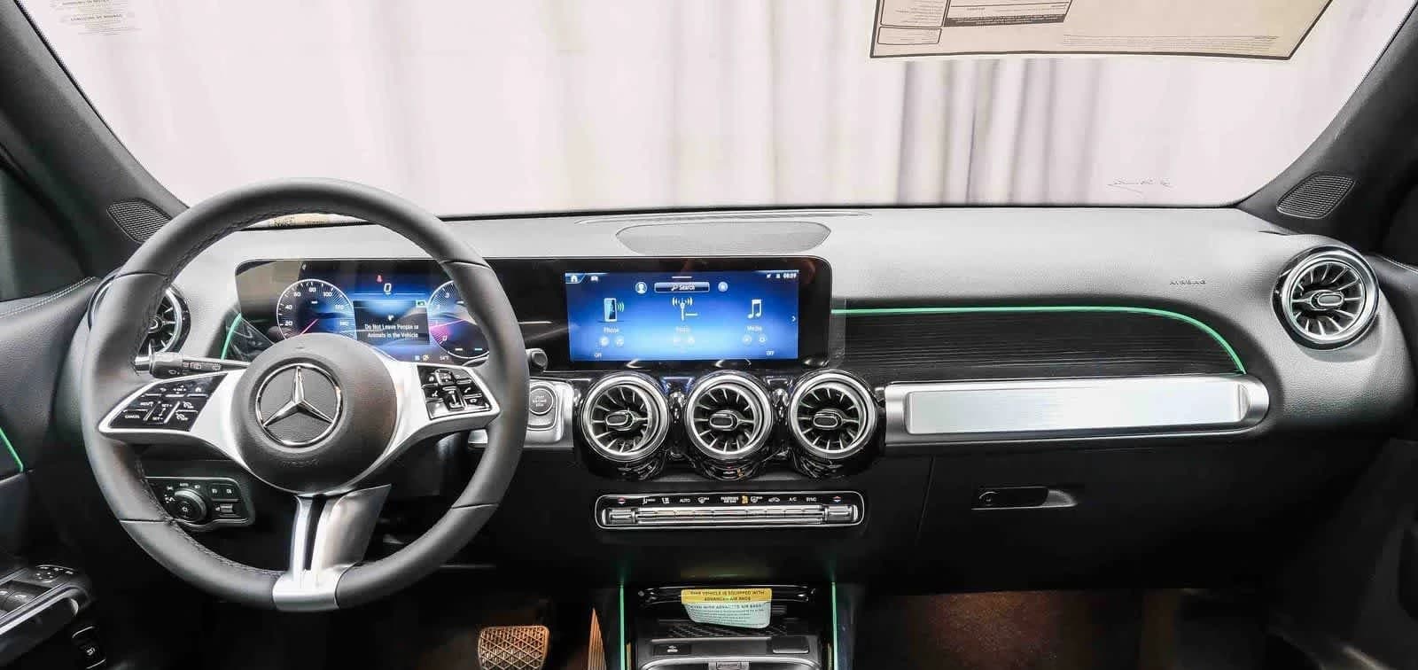 Mercedes-Benz GLB GLB 250 SUV 2026 — side view