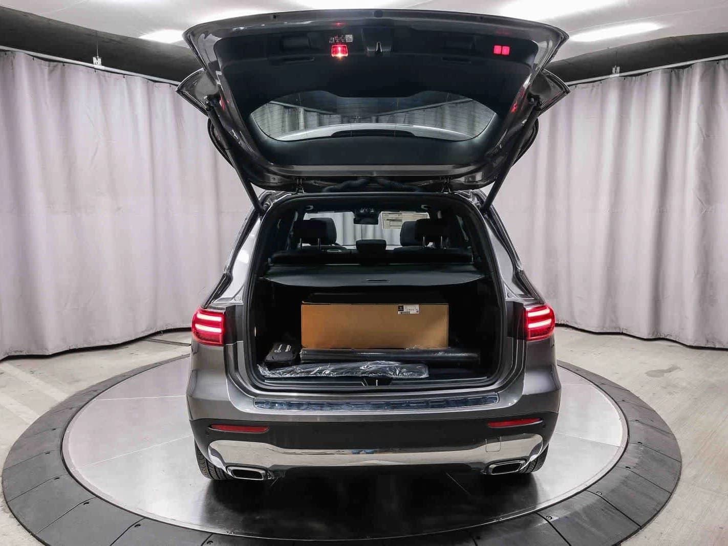 Mercedes-Benz GLB GLB 250 SUV 2026 — side view