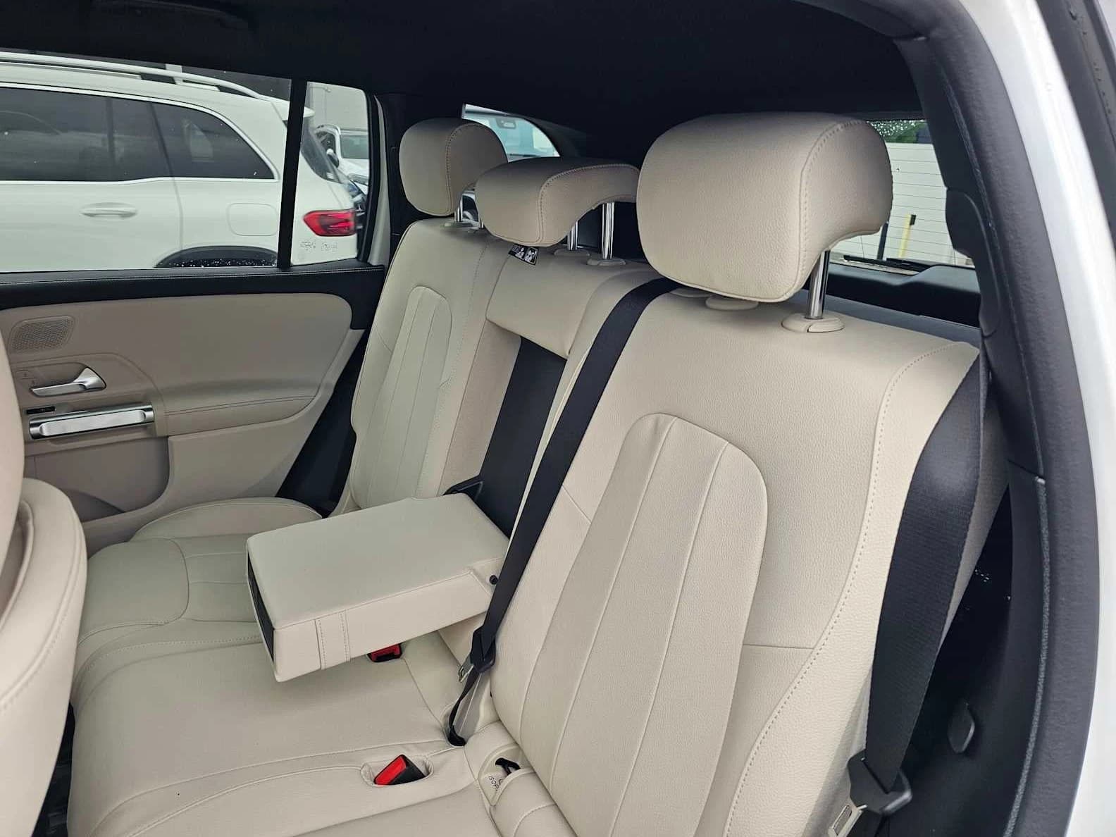 Mercedes-Benz GLB GLB 250 SUV 2026 — side view
