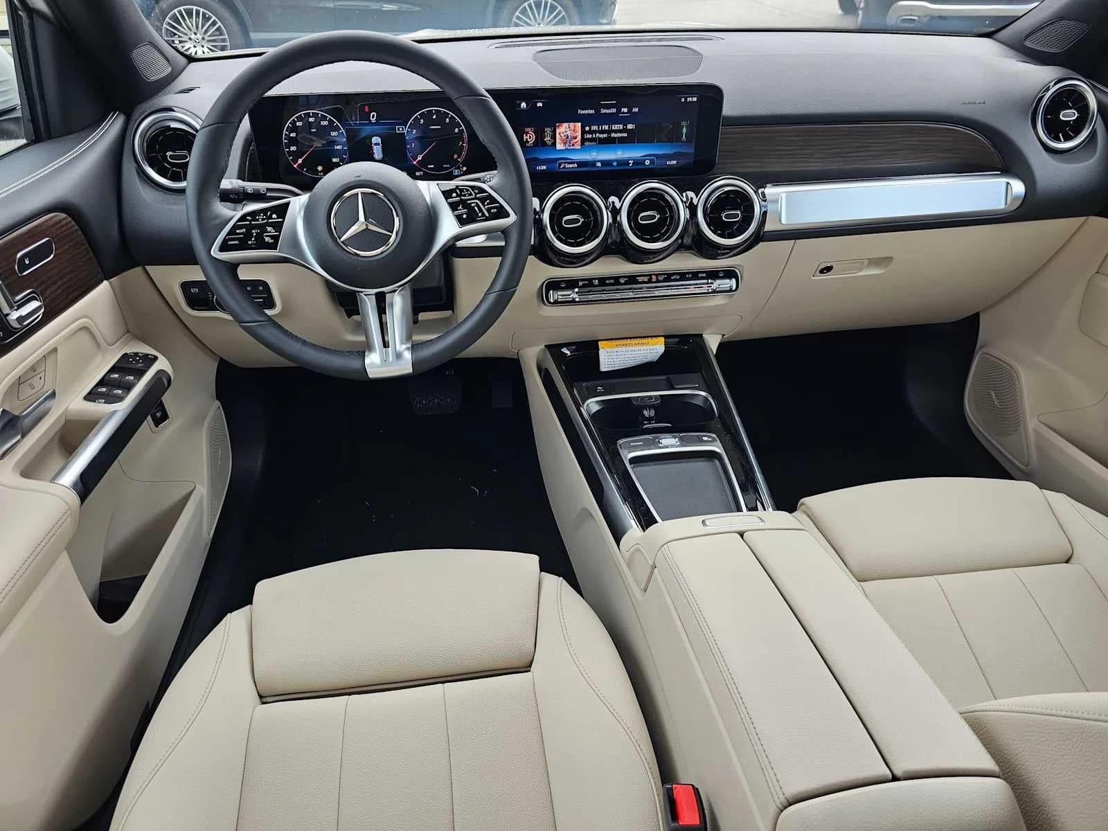 Mercedes-Benz GLB GLB 250 SUV 2026 — side view