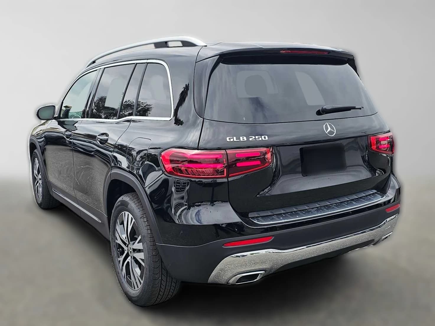 Mercedes-Benz GLB GLB 250 SUV 2026 — side view