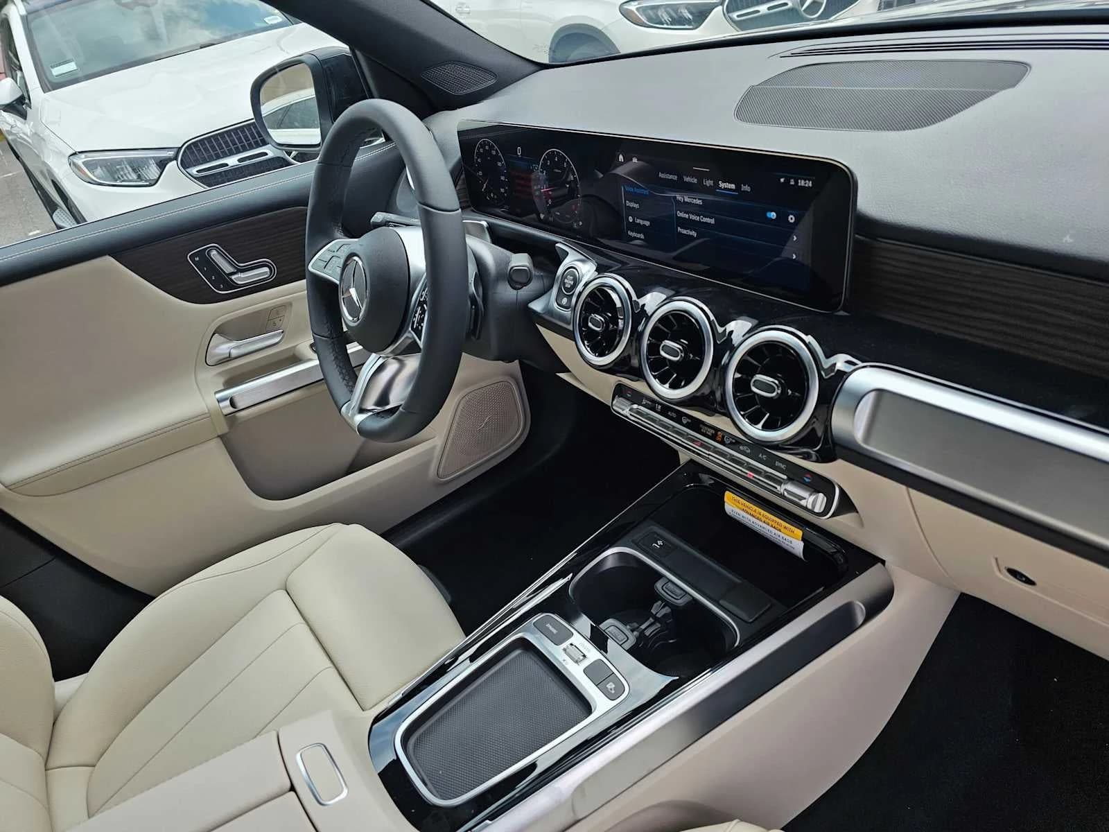 Mercedes-Benz GLB GLB 250 SUV 2026 — side view
