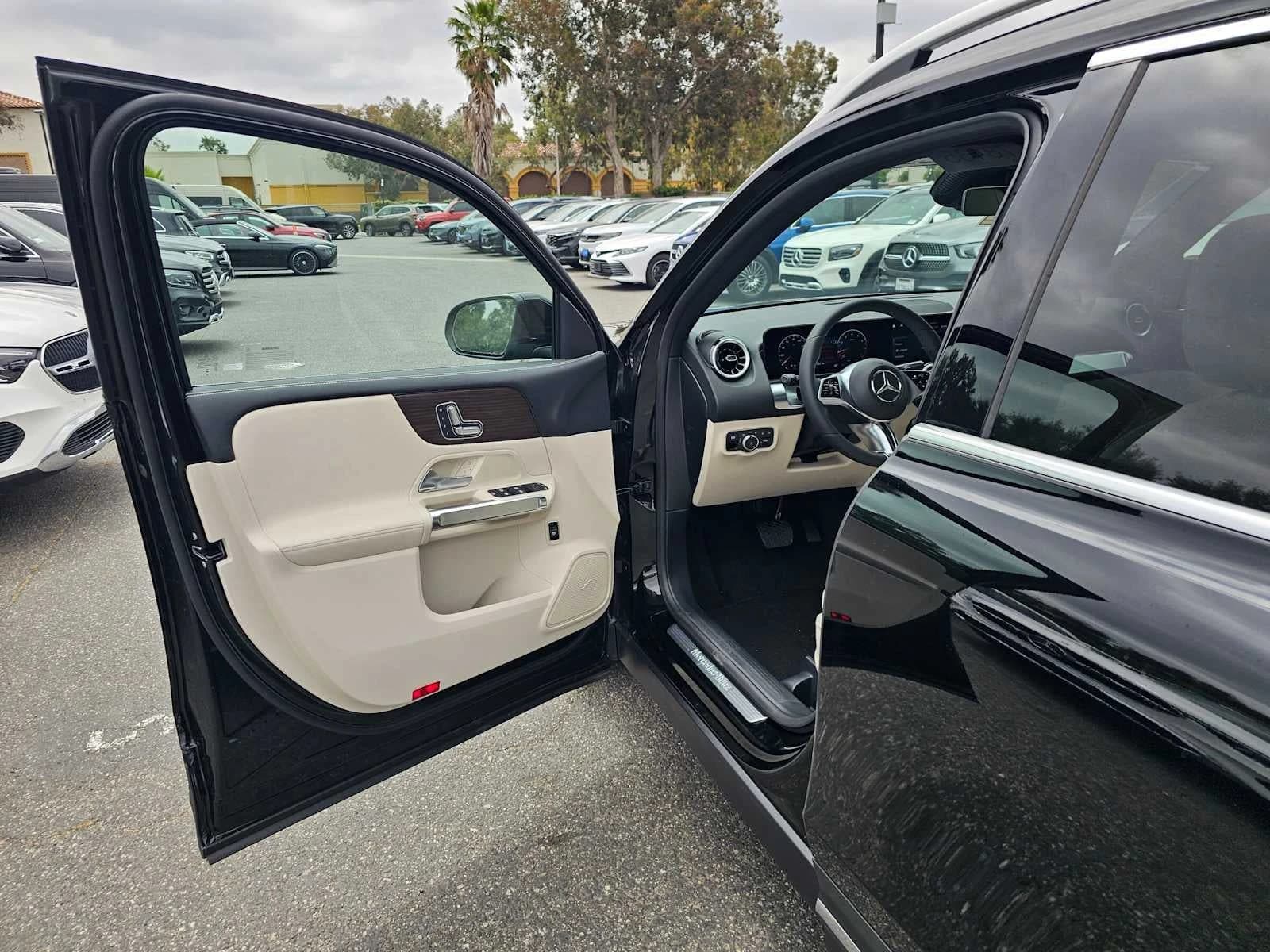 Mercedes-Benz GLB GLB 250 SUV 2026 — side view