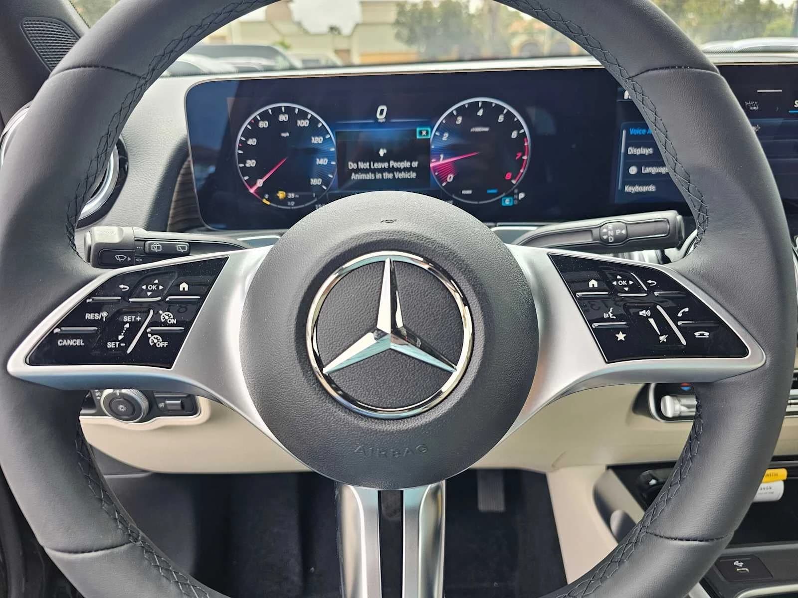 Mercedes-Benz GLB GLB 250 SUV 2026 — side view