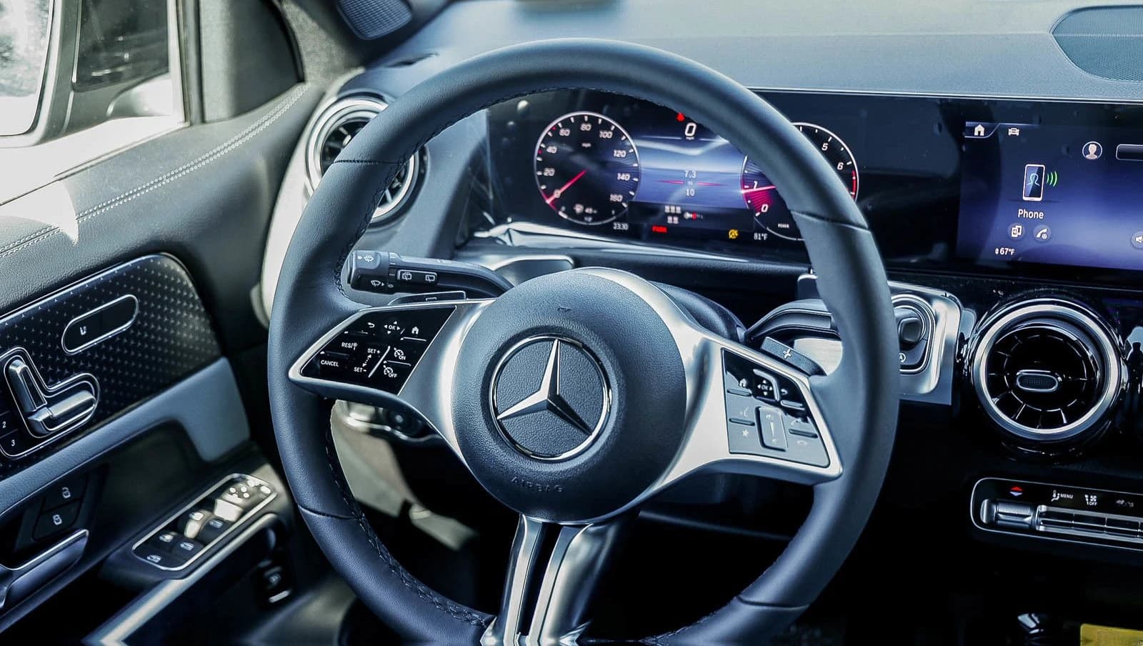 Mercedes-Benz GLB GLB 250 SUV 2026 — side view