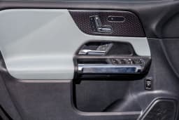 Mercedes-Benz GLB GLB 250 SUV 2026 — side view