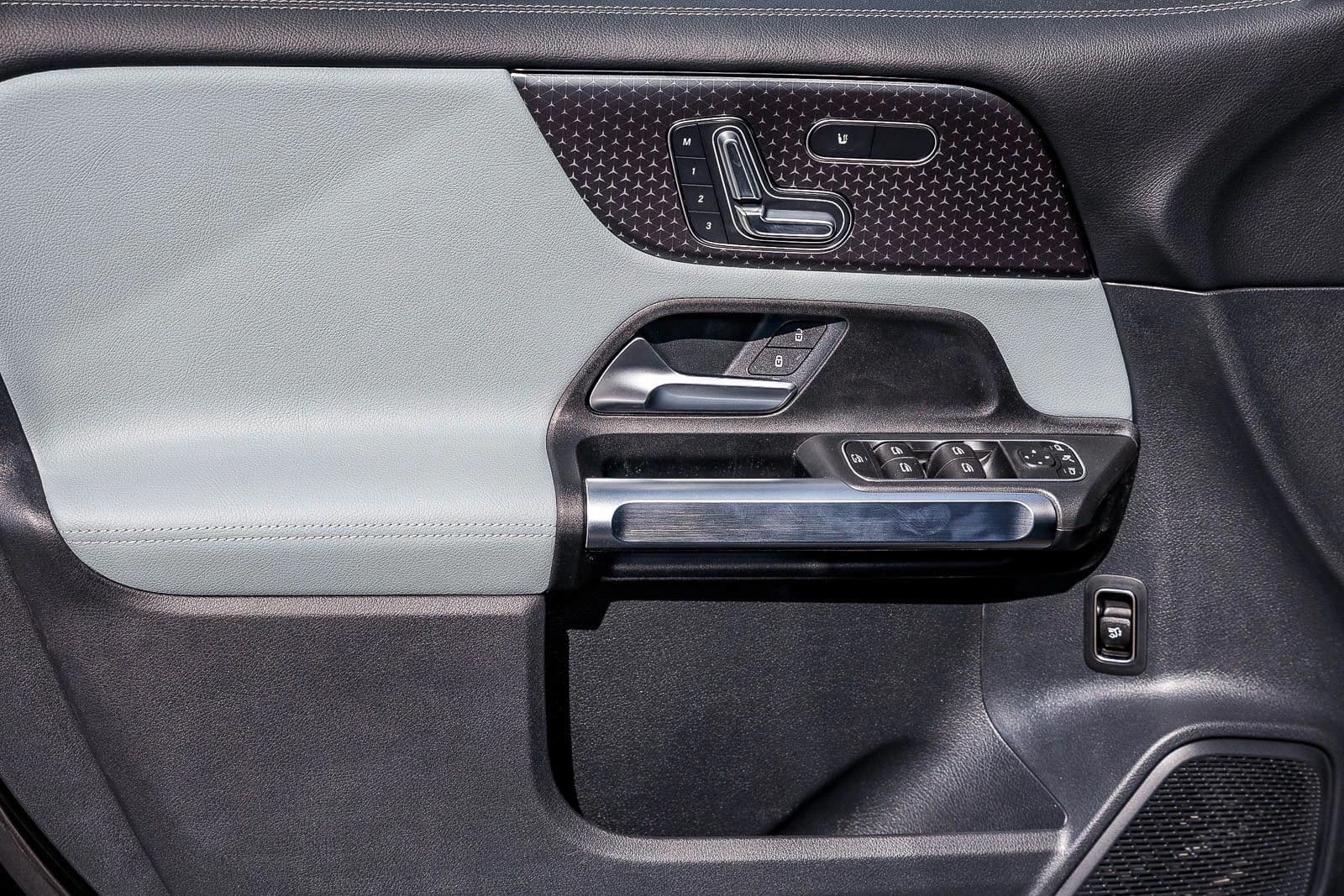 Mercedes-Benz GLB GLB 250 SUV 2026 — side view