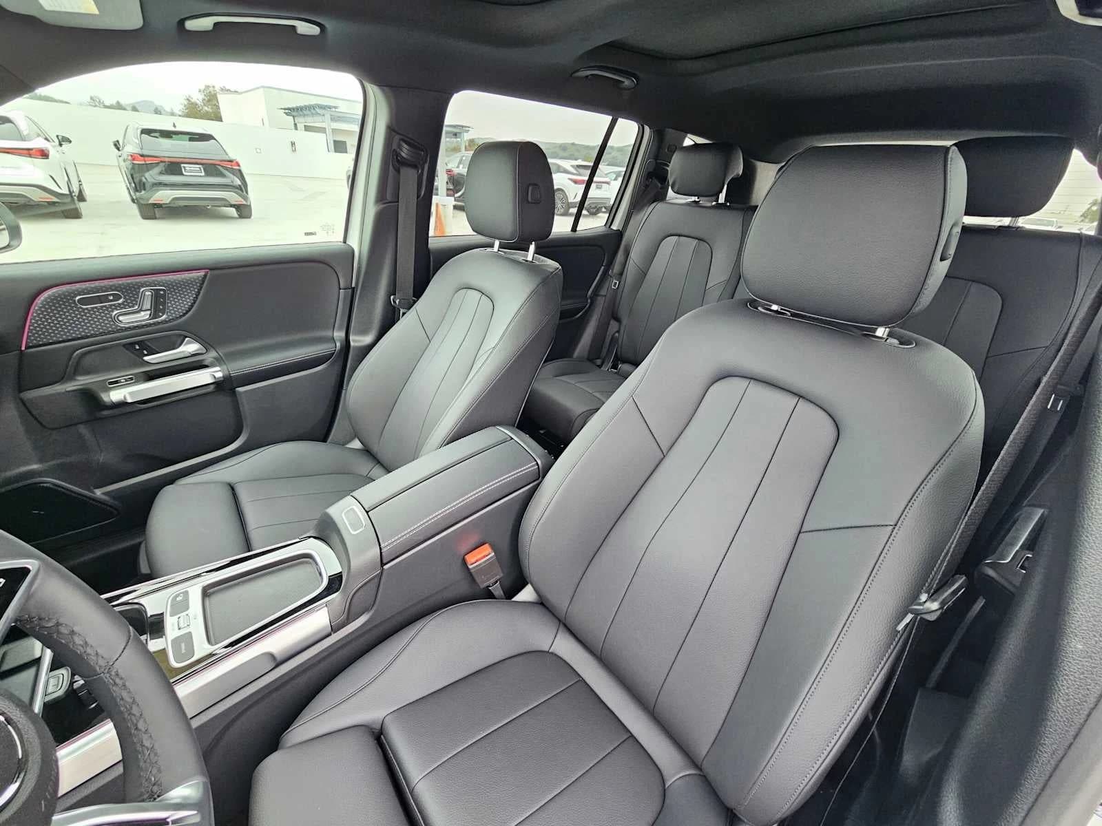 Mercedes-Benz GLB GLB 250 SUV 2026 — side view