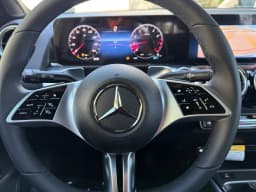 Mercedes-Benz GLB GLB 250 SUV 2026 — side view
