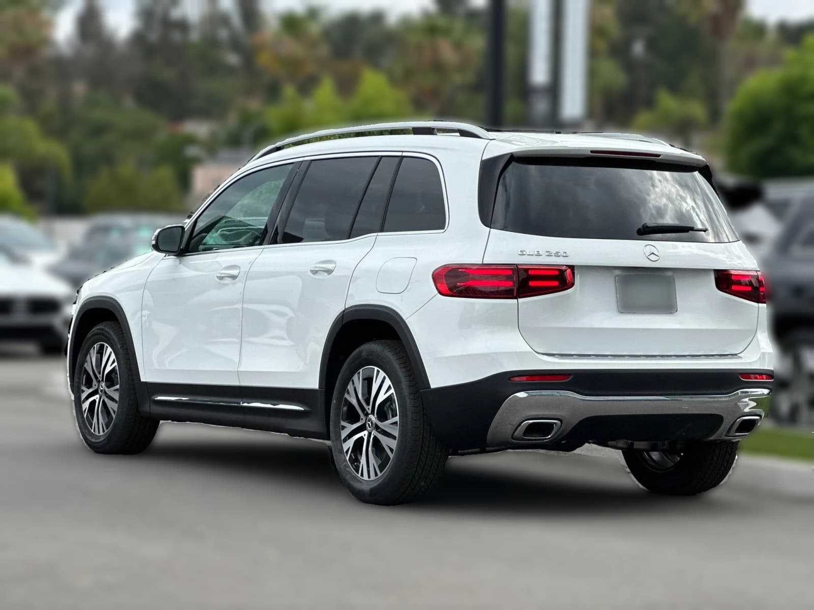Mercedes-Benz GLB GLB 250 SUV 2026 — side view