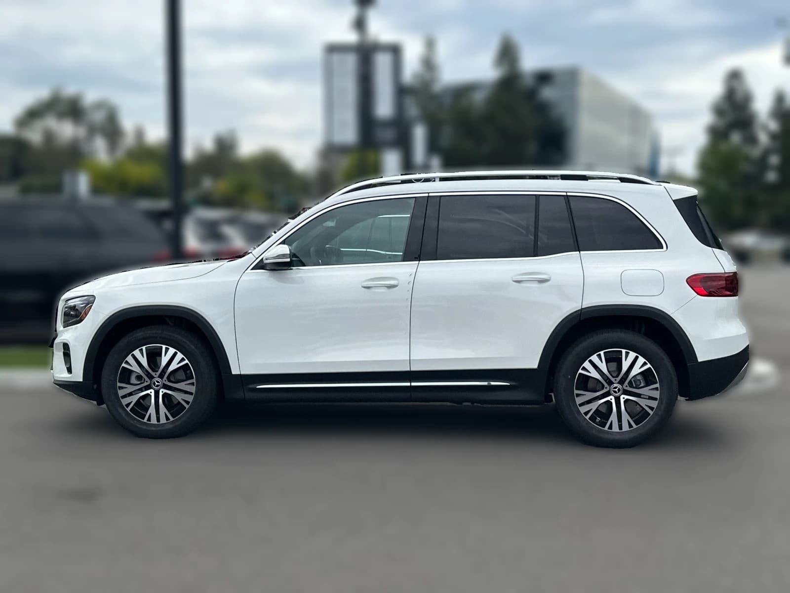 Mercedes-Benz GLB GLB 250 SUV 2026 — side view