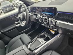 Mercedes-Benz GLB GLB 250 SUV 2026 — side view