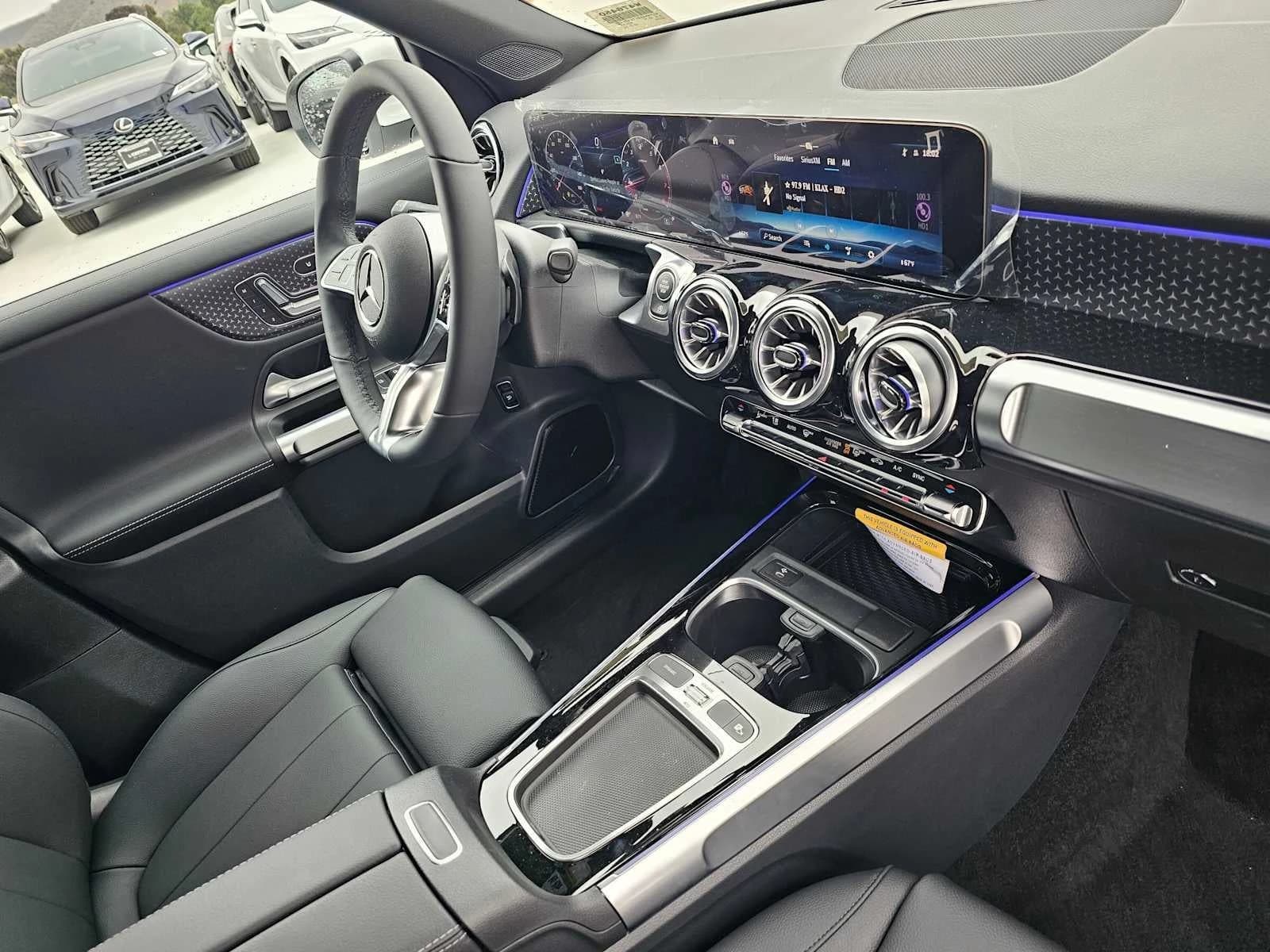 Mercedes-Benz GLB GLB 250 SUV 2026 — side view