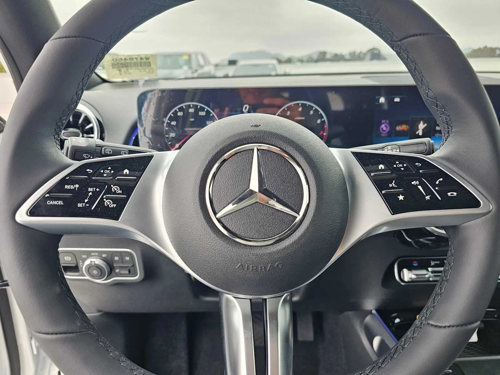 Mercedes-Benz GLB GLB 250 SUV 2026 — side view