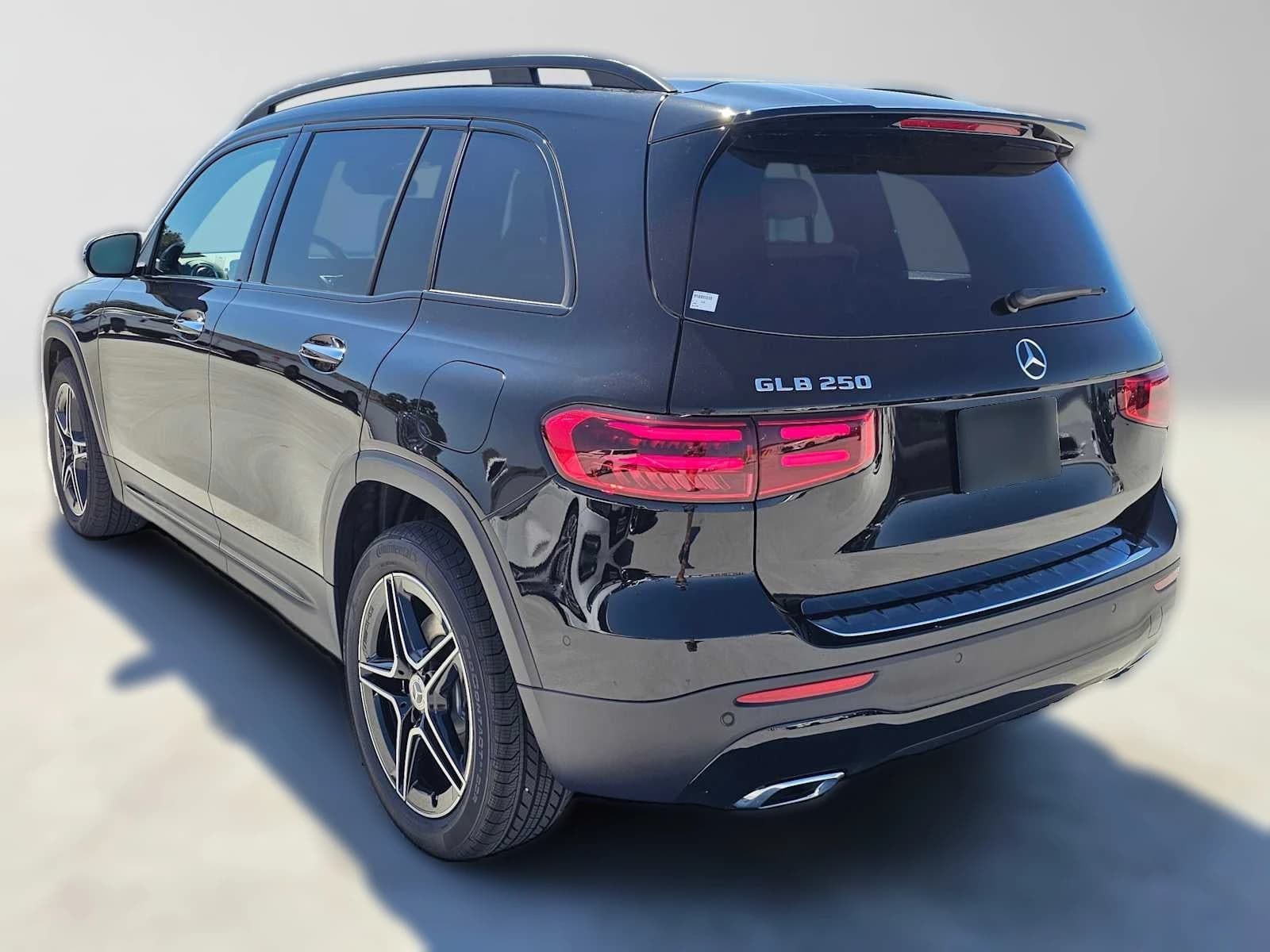 Mercedes-Benz GLB GLB 250 SUV 2026 — side view