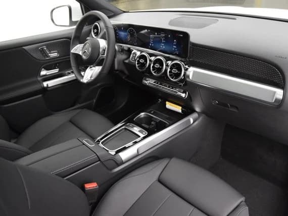 Mercedes-Benz GLB GLB 250 SUV 2026 — side view