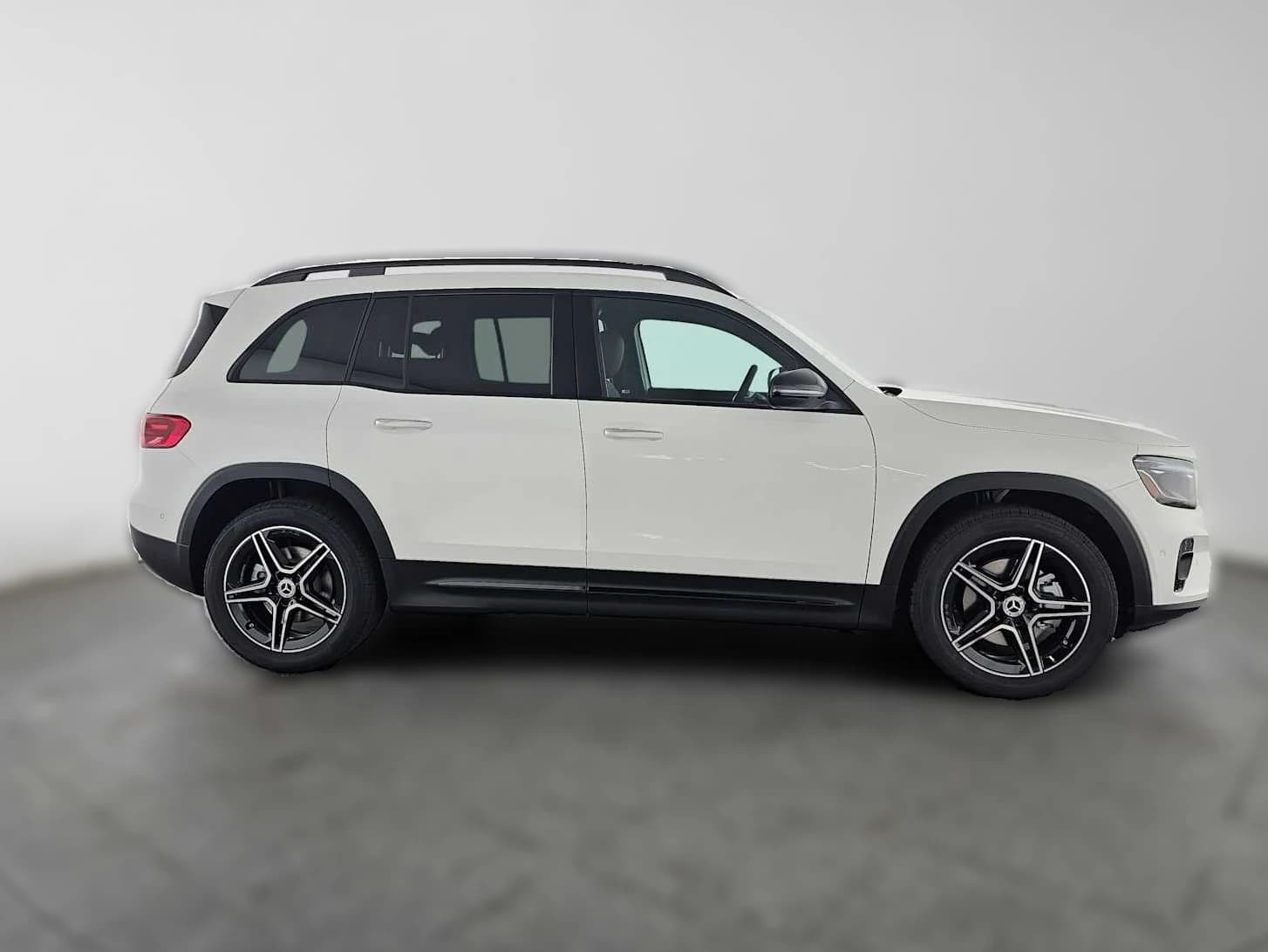 Mercedes-Benz GLB GLB 250 SUV 2026 — side view