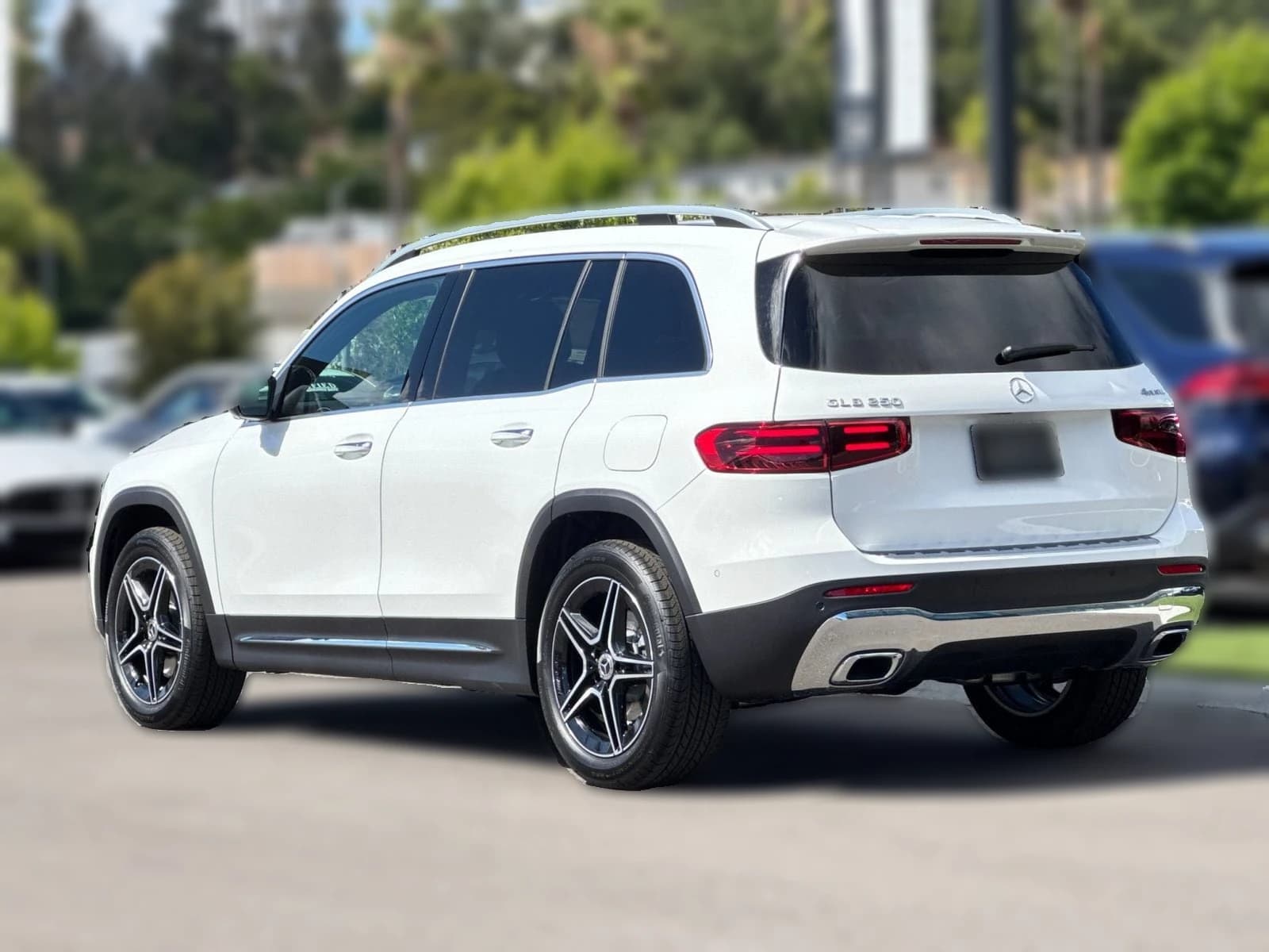 Mercedes-Benz GLB GLB 250 4MATIC SUV 2026 — side view