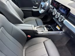 Mercedes-Benz GLB GLB 250 4MATIC SUV 2026 — side view