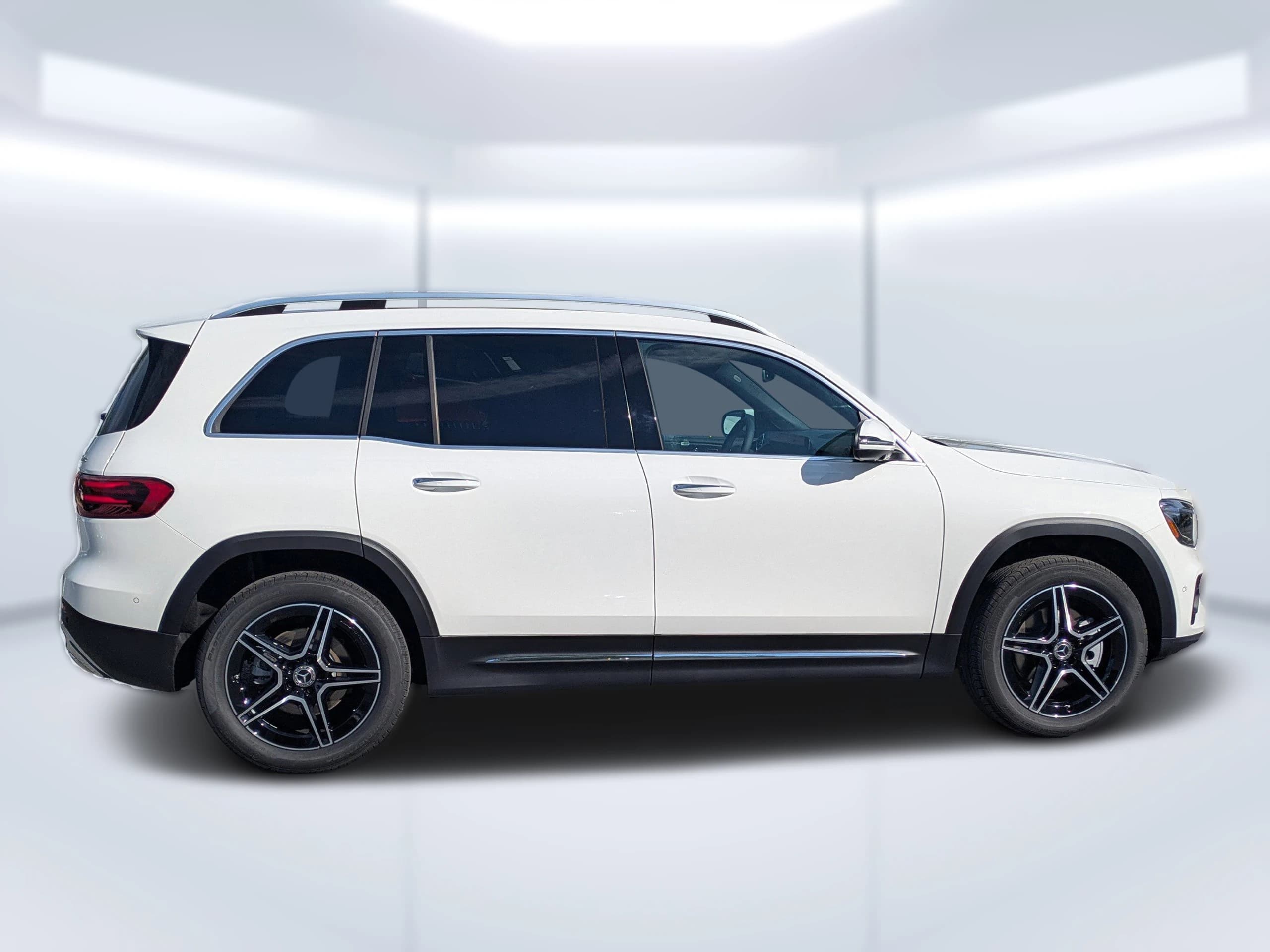 Mercedes-Benz GLB GLB 250 4MATIC SUV 2026 — side view