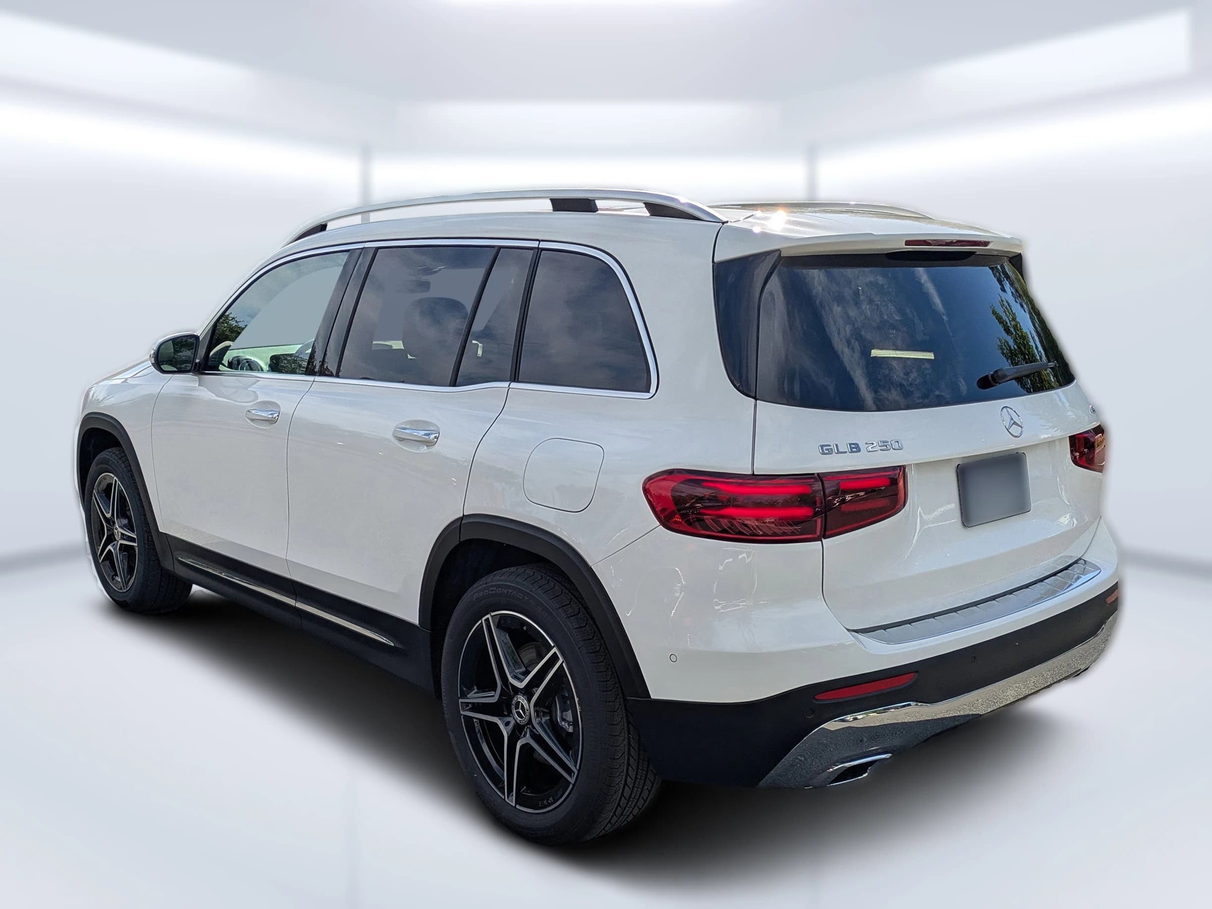 Mercedes-Benz GLB GLB 250 4MATIC SUV 2026 — side view
