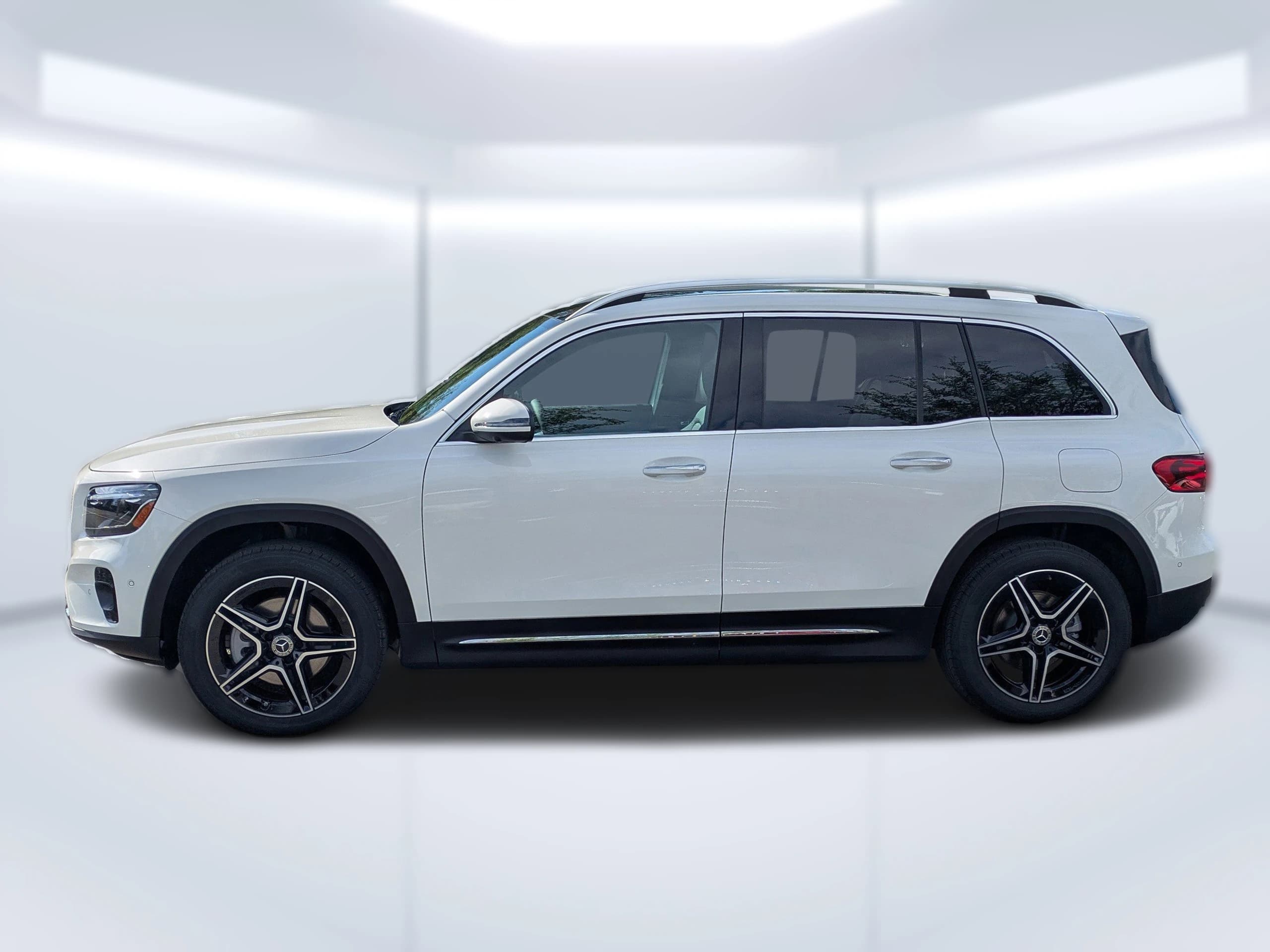 Mercedes-Benz GLB GLB 250 4MATIC SUV 2026 — side view
