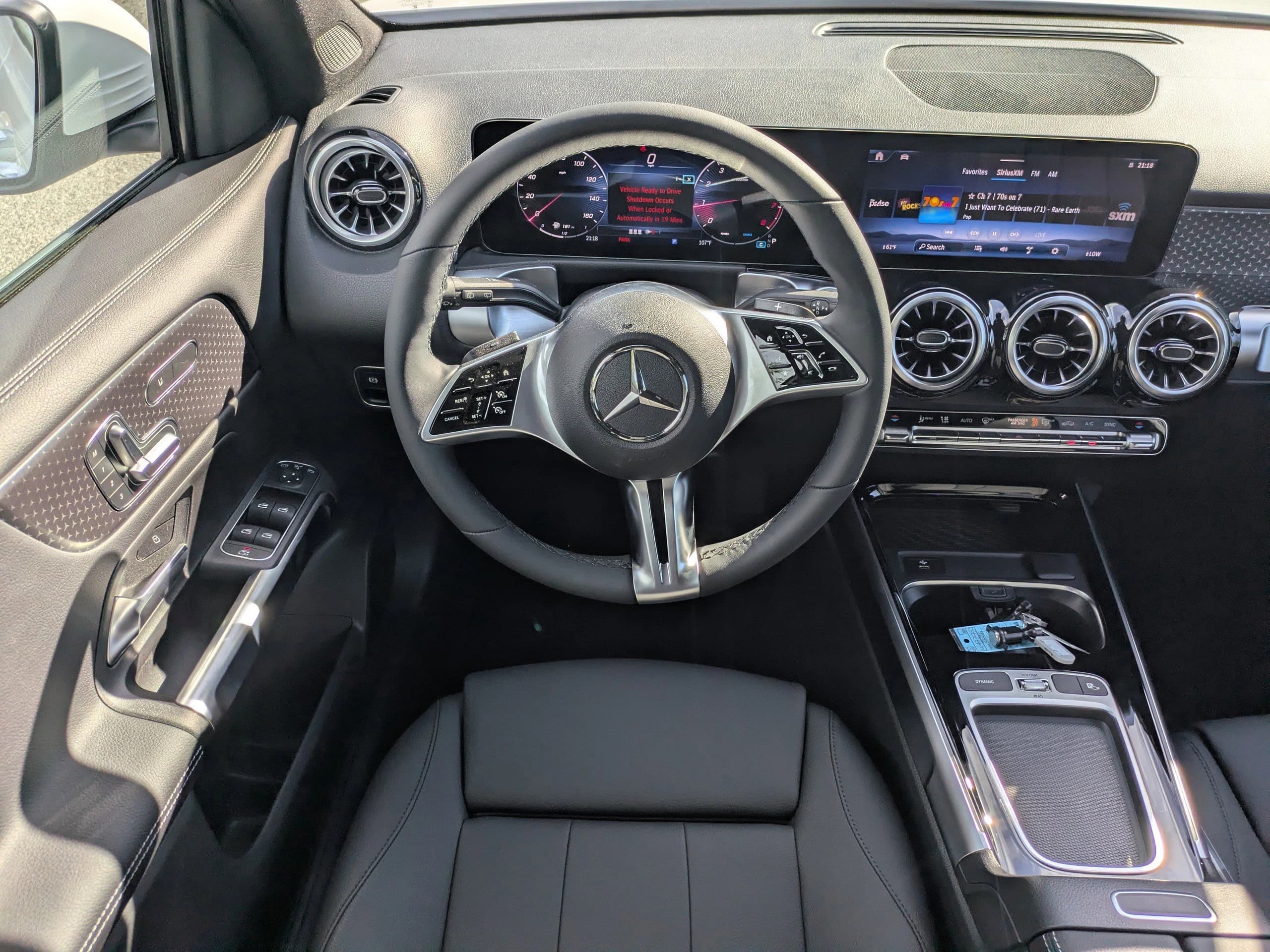 Mercedes-Benz GLB GLB 250 4MATIC SUV 2026 — side view