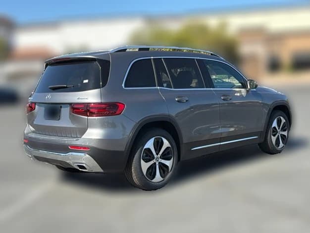 Mercedes-Benz GLB GLB 250 4MATIC SUV 2026 — side view