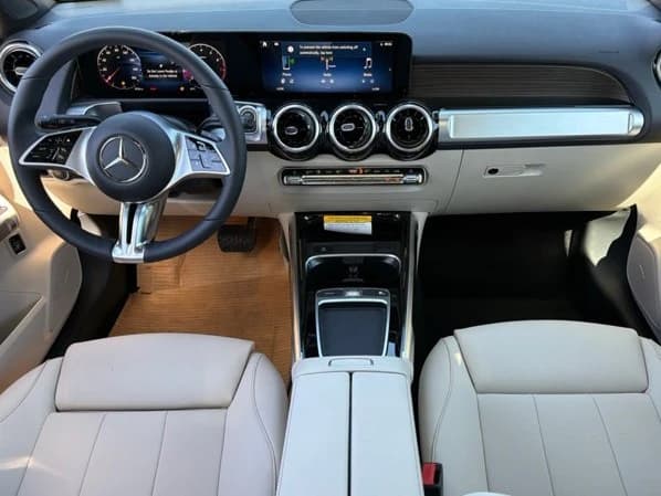 Mercedes-Benz GLB GLB 250 4MATIC SUV 2026 — side view