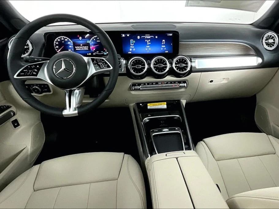 Mercedes-Benz GLB GLB 250 4MATIC SUV 2026 — side view