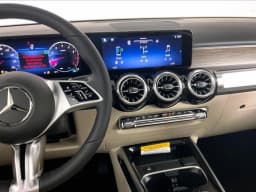 Mercedes-Benz GLB GLB 250 4MATIC SUV 2026 — side view