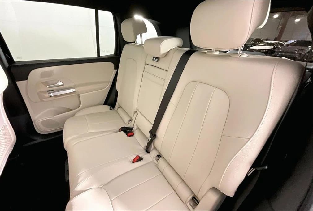 Mercedes-Benz GLB GLB 250 4MATIC SUV 2026 — side view