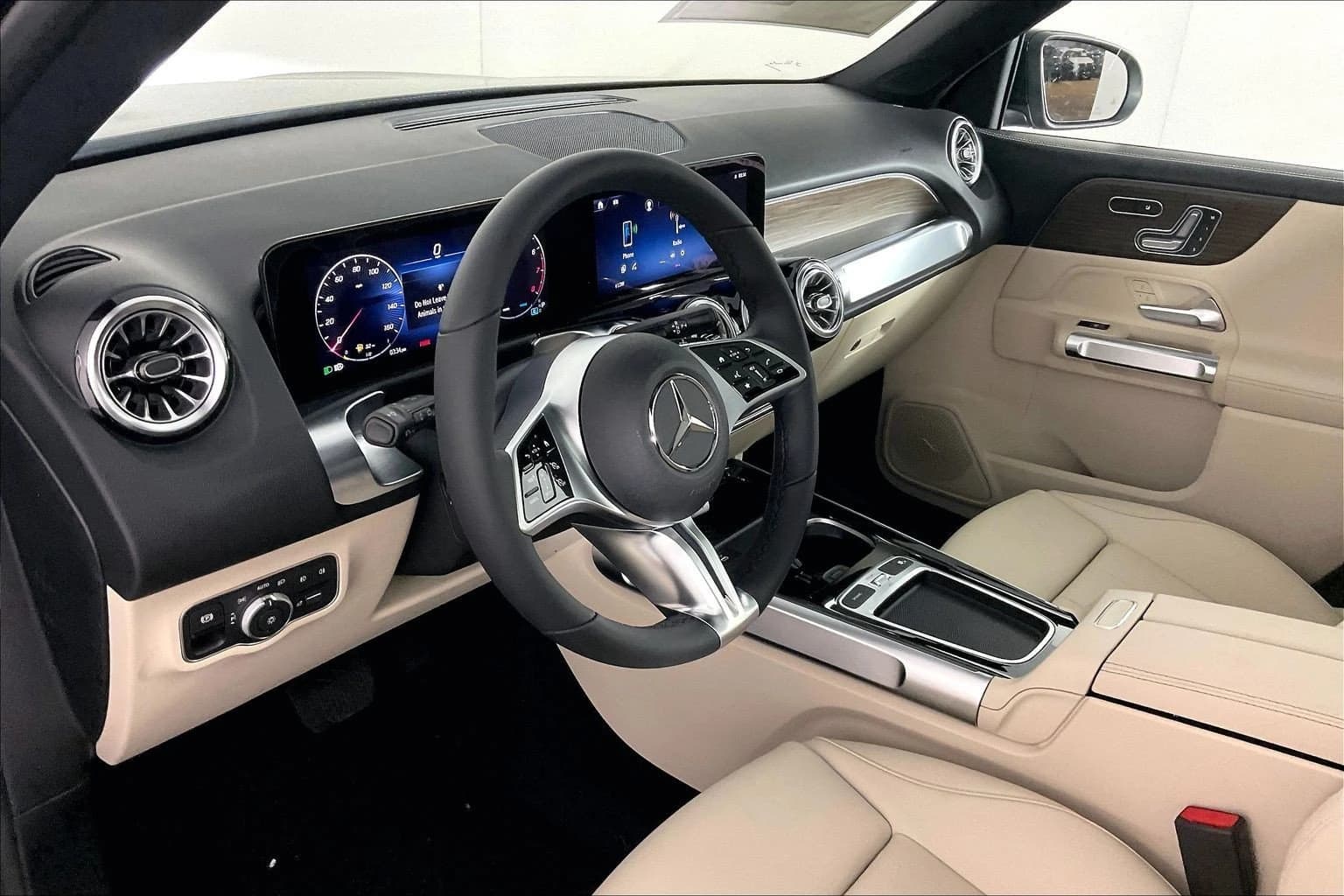 Mercedes-Benz GLB GLB 250 4MATIC SUV 2026 — side view
