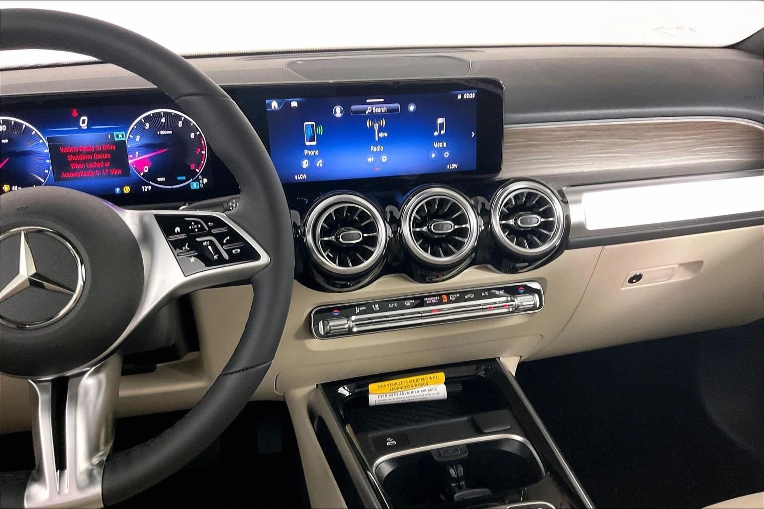 Mercedes-Benz GLB GLB 250 4MATIC SUV 2026 — side view