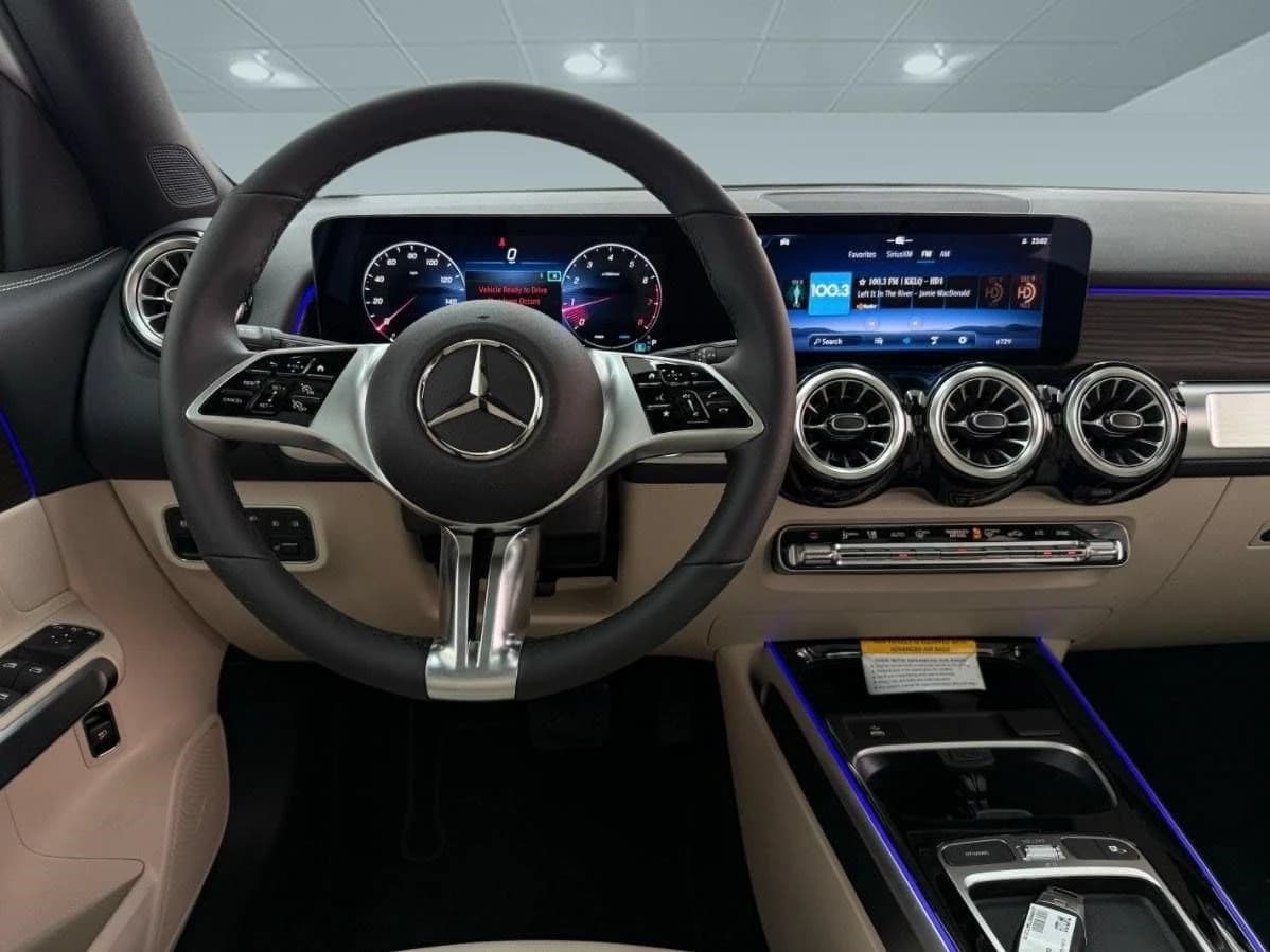 Mercedes-Benz GLB GLB 250 4MATIC SUV 2026 — side view