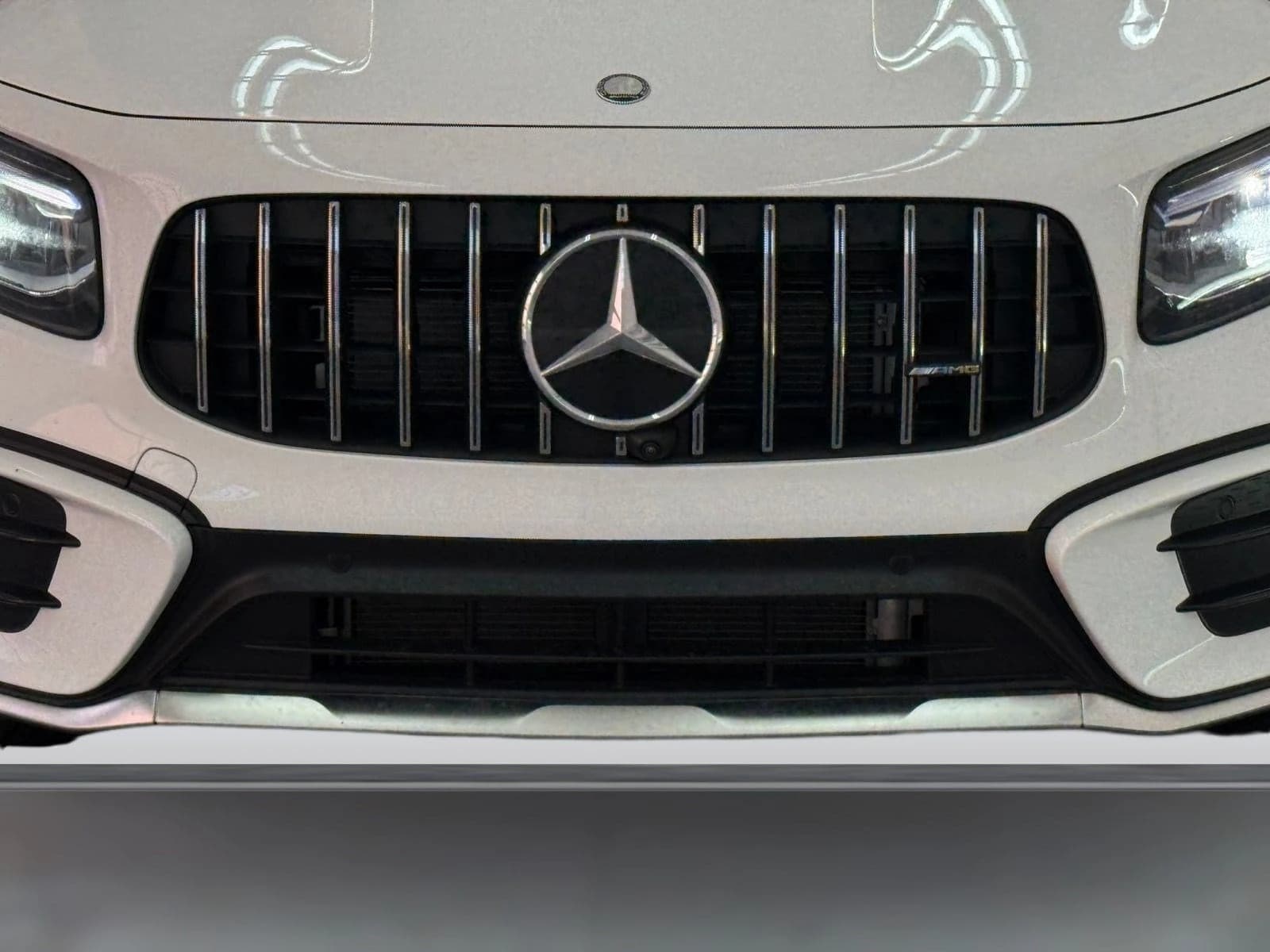 Mercedes-Benz GLB GLB 250 4MATIC SUV 2026 — side view