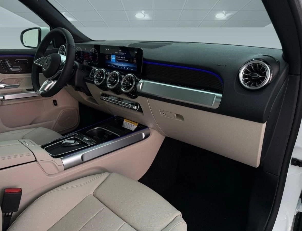 Mercedes-Benz GLB GLB 250 4MATIC SUV 2026 — side view