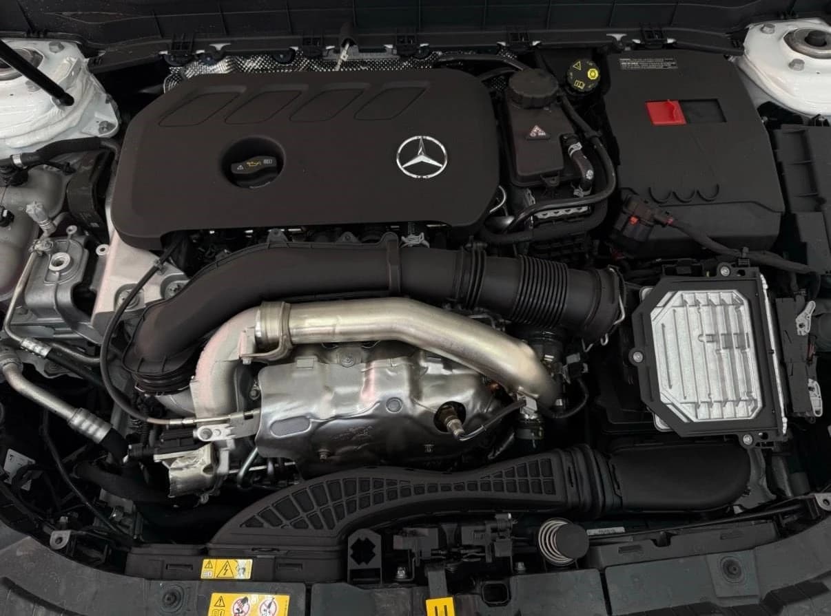 Mercedes-Benz GLB GLB 250 4MATIC SUV 2026 — side view